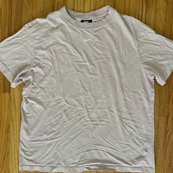 Women’s Nike T-Shirt - Picture 3 of 3